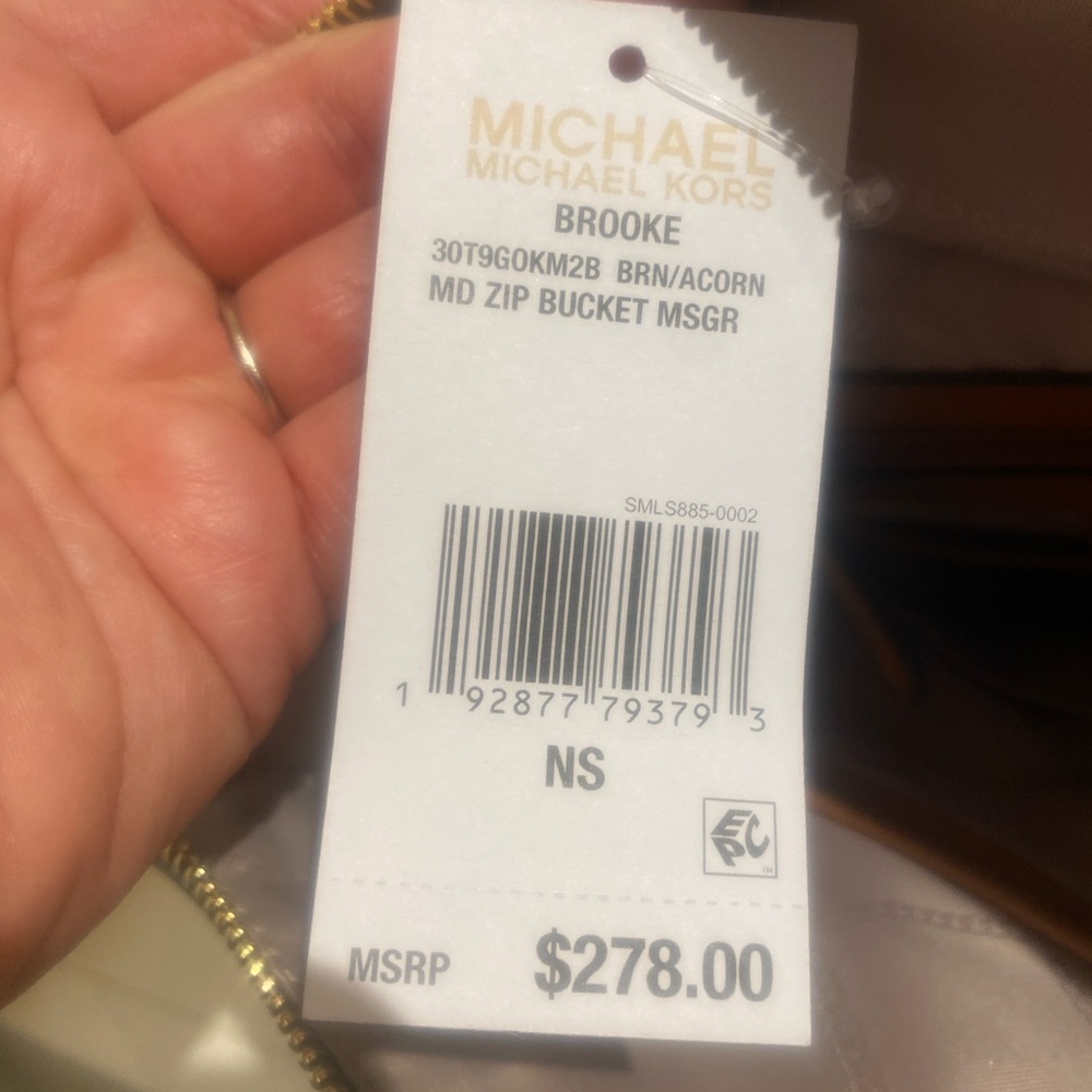 Michael Kors Brooke Medium Logo Bucket Bag Authentic New with Tags & Dust Bag - Picture 3 of 15